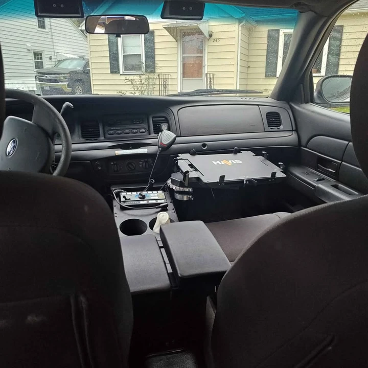 2011 Ford Crown Victoria - Image 9 of 11
