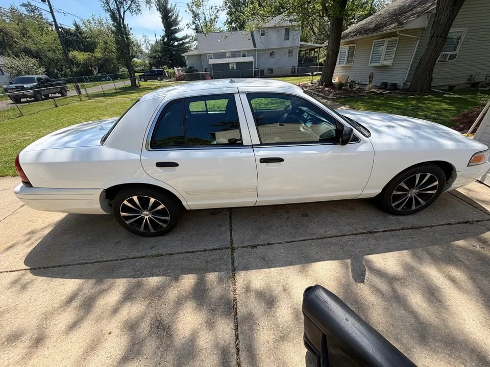 2011 Ford Crown Victoria - Image 3 of 6