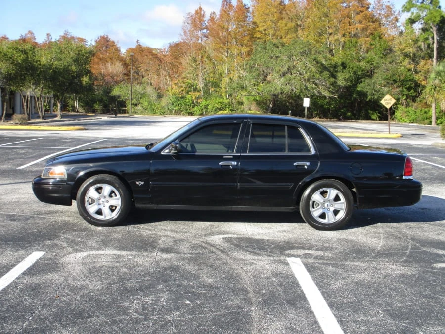 2011 Ford Crown Victoria - Image 2 of 9