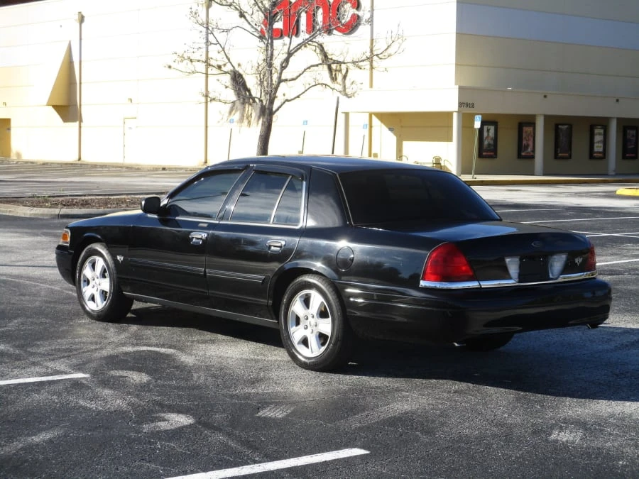 2011 Ford Crown Victoria - Image 3 of 9