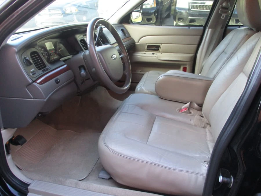 2011 Ford Crown Victoria - Image 4 of 9