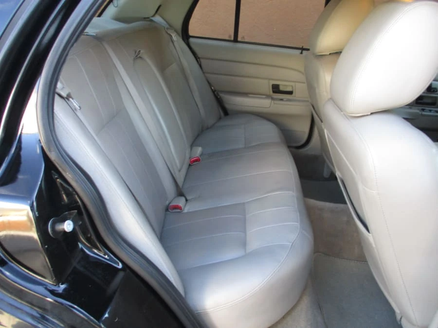 2011 Ford Crown Victoria - Image 6 of 9