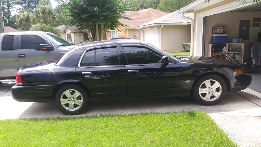 2011 Ford Crown Victoria - Image 2 of 12