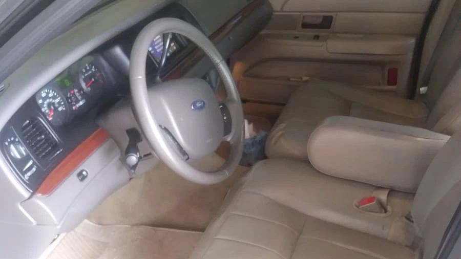 2011 Ford Crown Victoria - Image 3 of 12