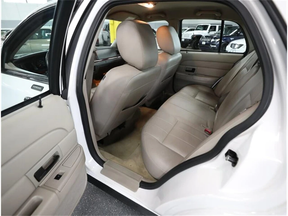 2011 Ford Crown Victoria - Image 23 of 31