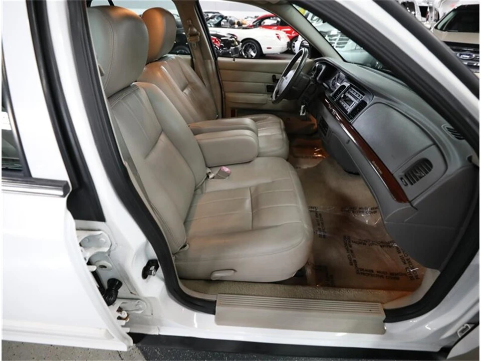 2011 Ford Crown Victoria - Image 17 of 31