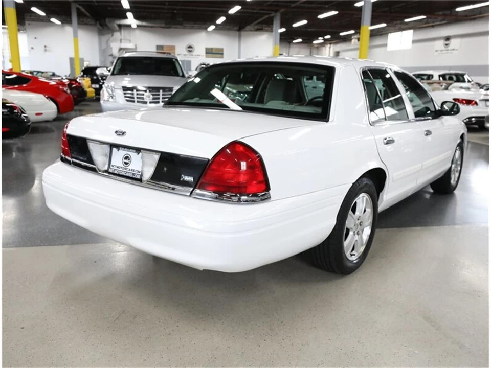 2011 Ford Crown Victoria - Image 9 of 31