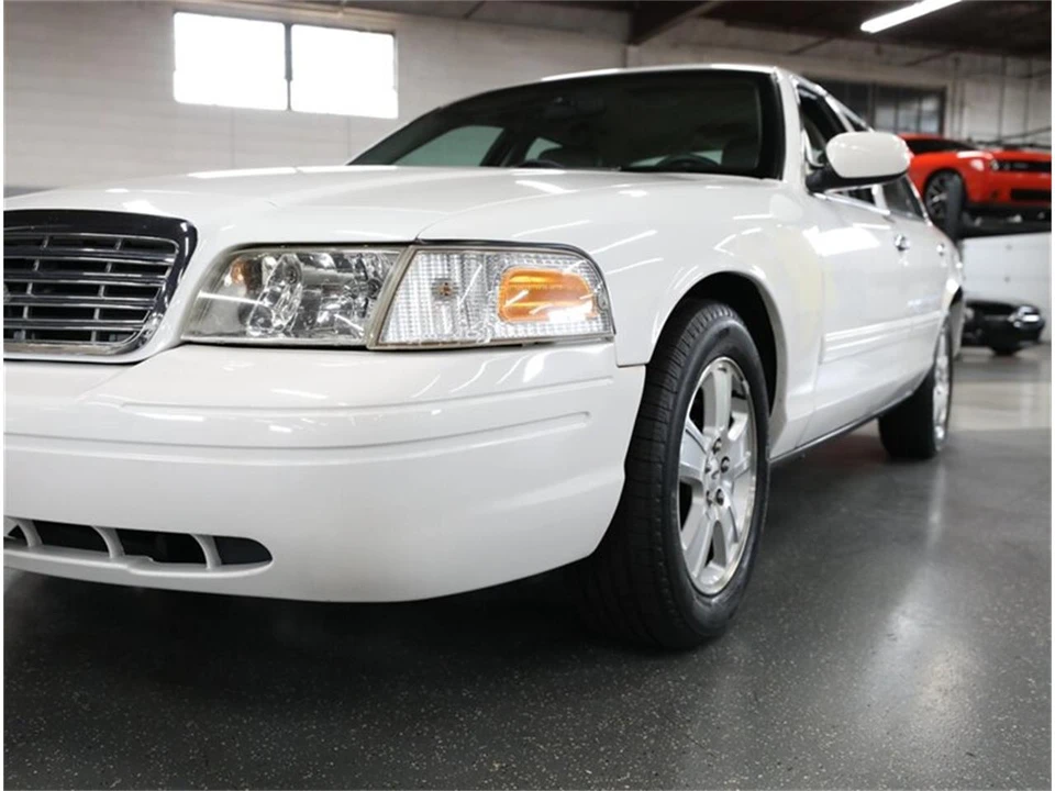 2011 Ford Crown Victoria - Image 5 of 31