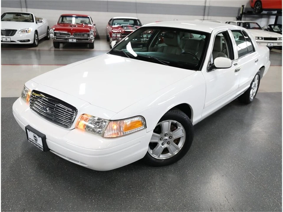 2011 Ford Crown Victoria - Image 2 of 31