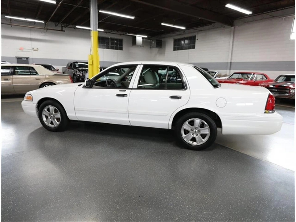 2011 Ford Crown Victoria - Image 14 of 31