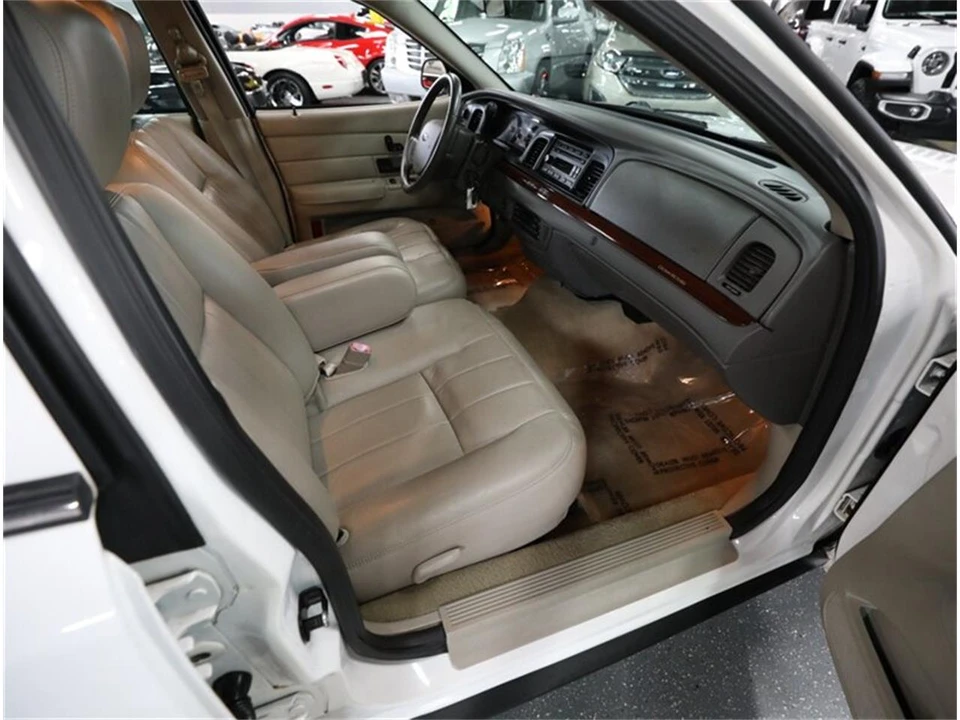 2011 Ford Crown Victoria - Image 16 of 31