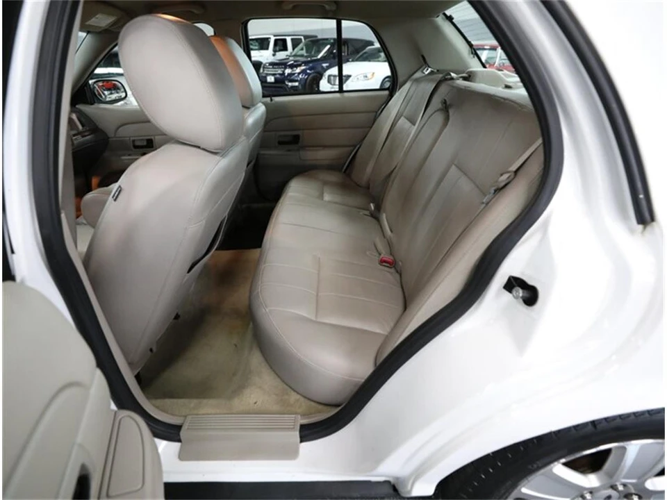 2011 Ford Crown Victoria - Image 24 of 31