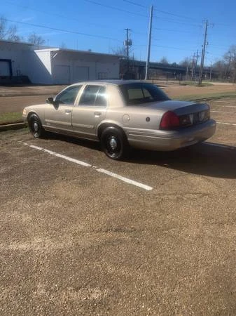 2011 Ford Crown Victoria - Image 2 of 4