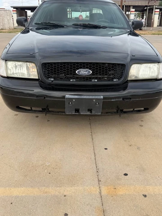 2011 Ford Crown Victoria - Image 3 of 11
