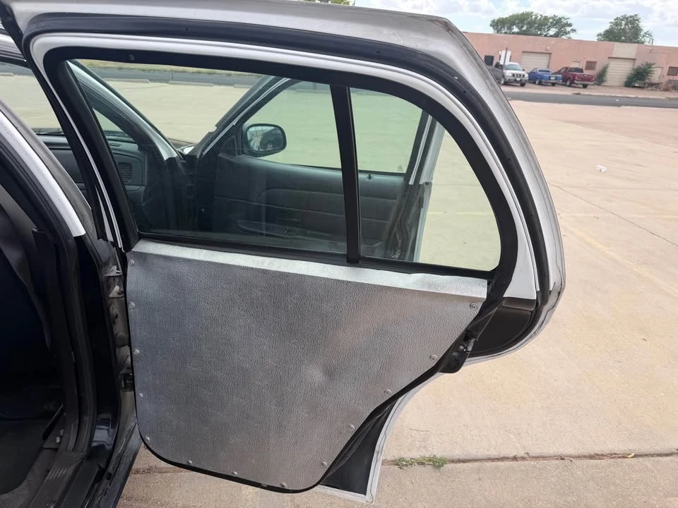 2011 Ford Crown Victoria - Image 6 of 11