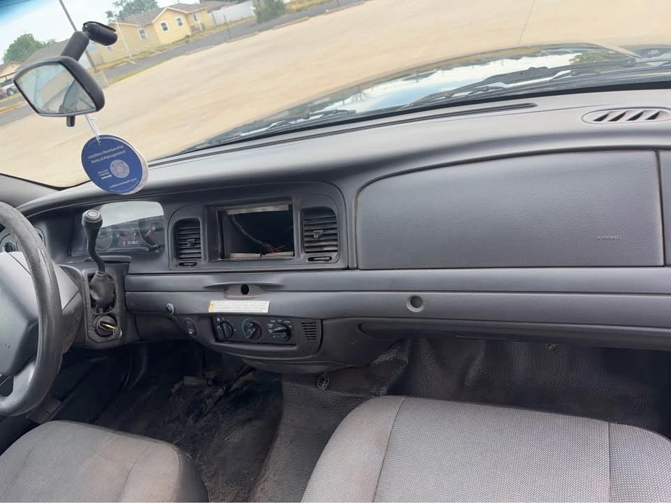 2011 Ford Crown Victoria - Image 5 of 11