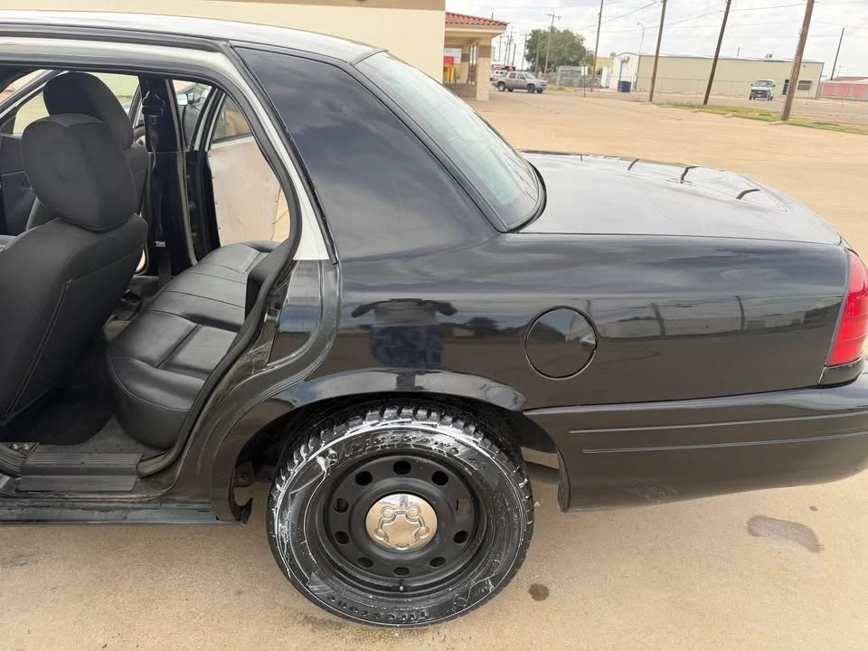2011 Ford Crown Victoria - Image 10 of 11