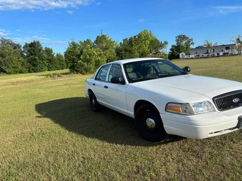 2011 Ford Crown Victoria - Image 3 of 10