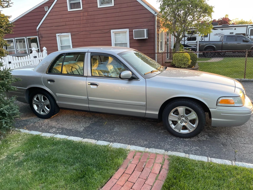 2011 Ford Crown Victoria - Image 11 of 31