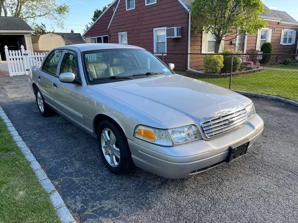 2011 Ford Crown Victoria - Image 13 of 31