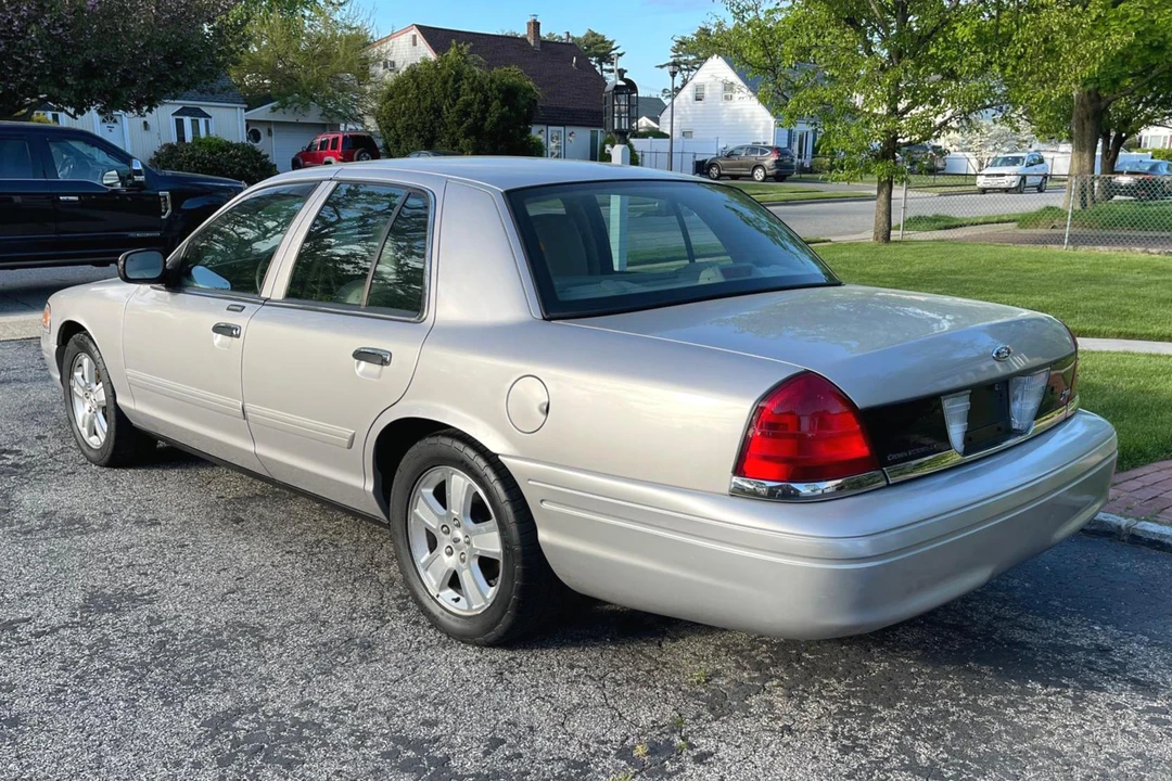 2011 Ford Crown Victoria - Image 4 of 31