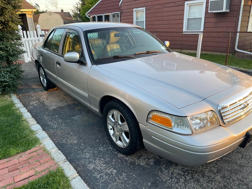 2011 Ford Crown Victoria - Image 12 of 31
