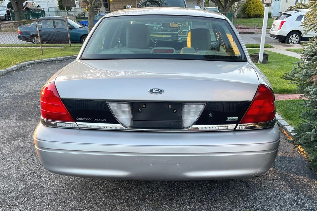 2011 Ford Crown Victoria - Image 5 of 31