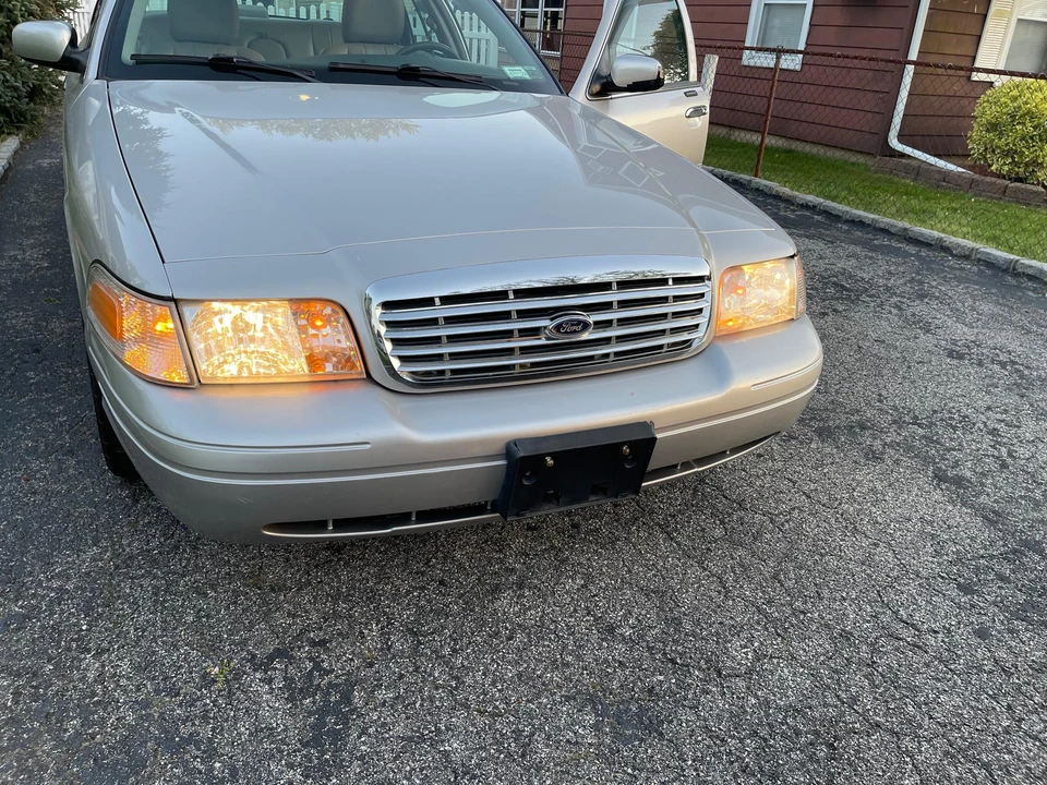 2011 Ford Crown Victoria - Image 15 of 31