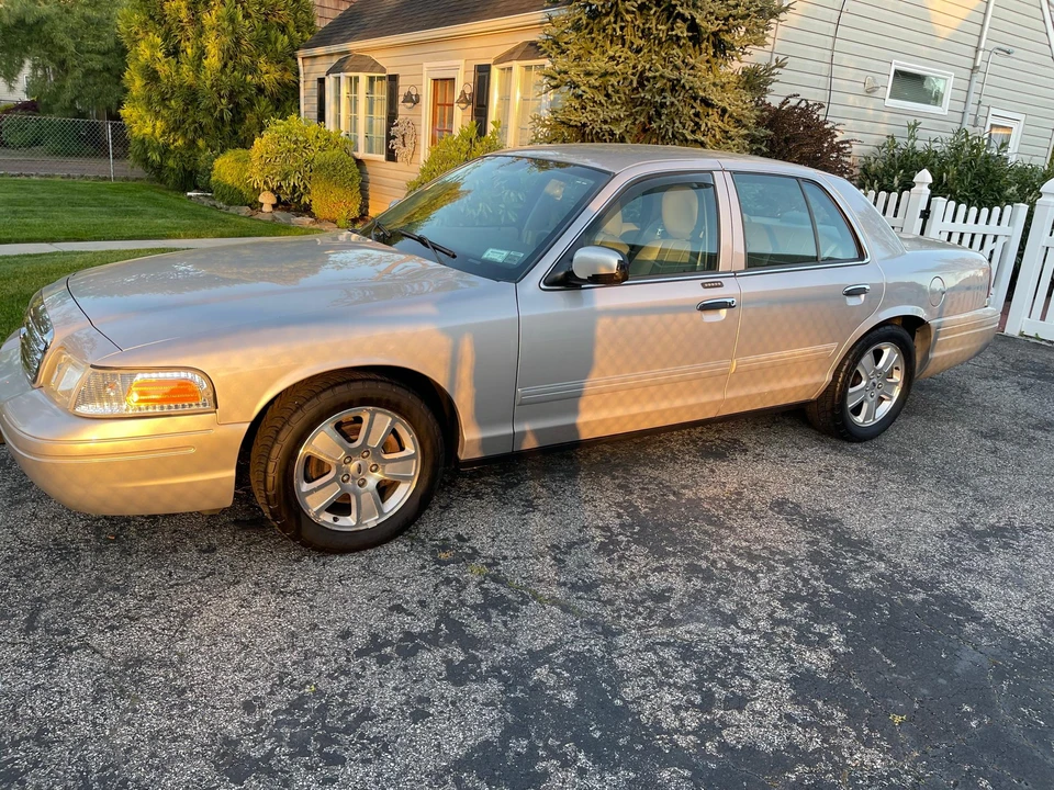 2011 Ford Crown Victoria - Image 8 of 31