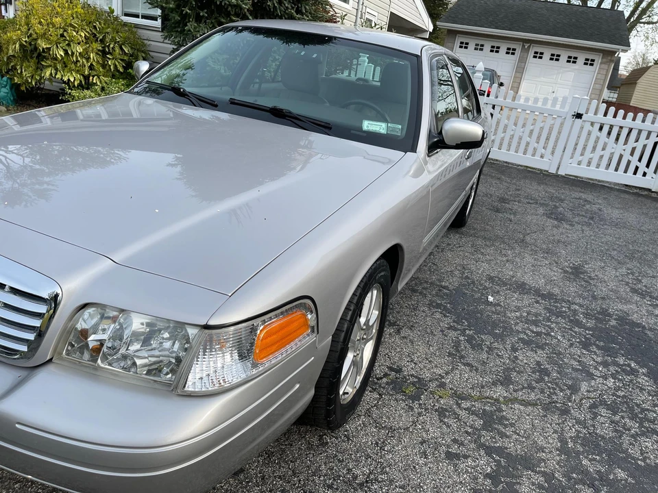 2011 Ford Crown Victoria - Image 28 of 31