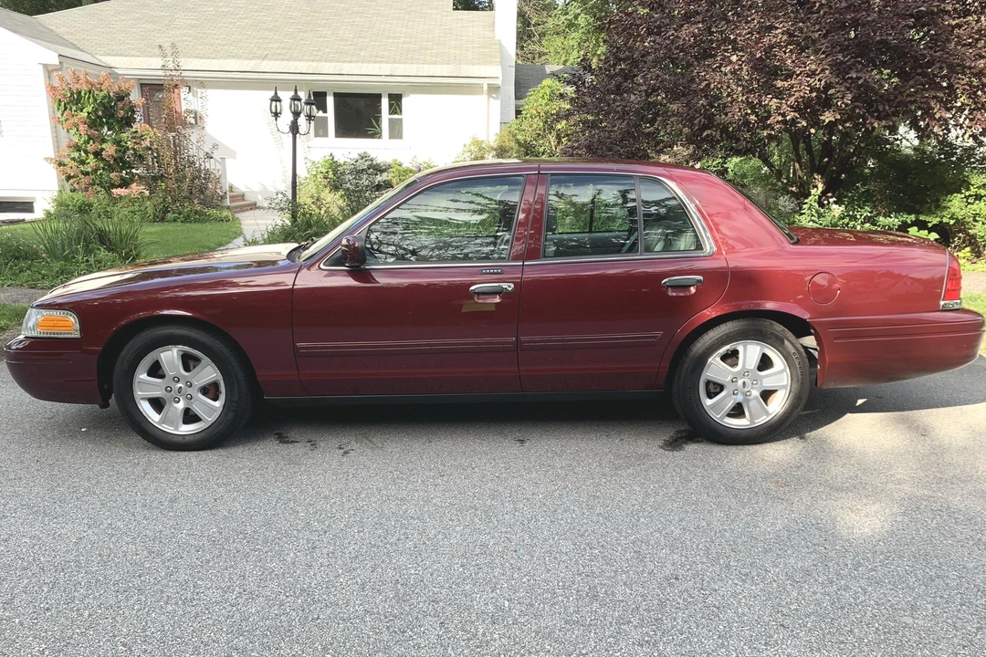 2011 Ford Crown Victoria - Image 3 of 31