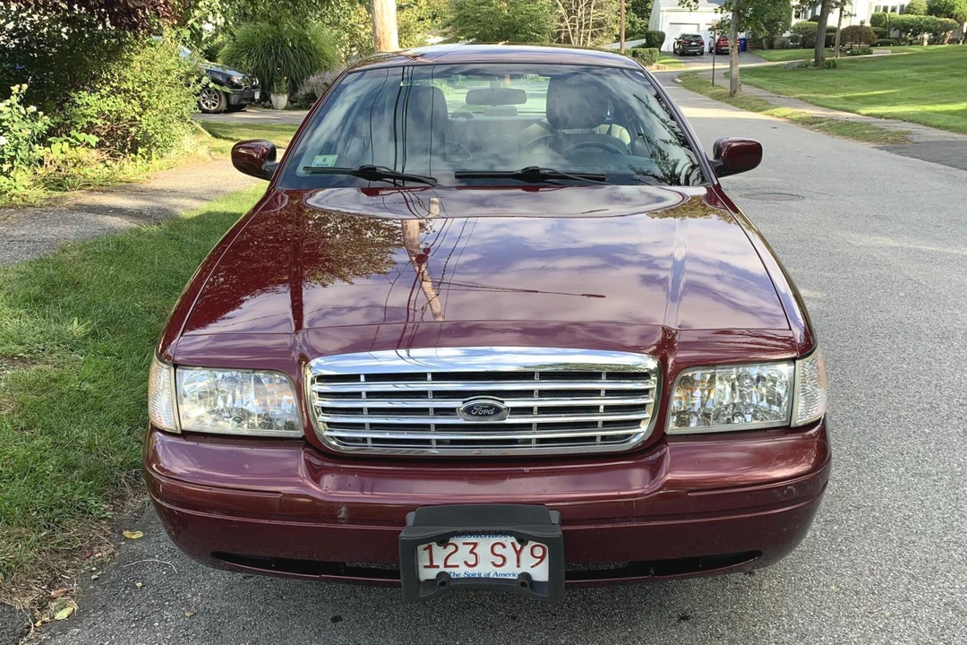 2011 Ford Crown Victoria - Image 2 of 31