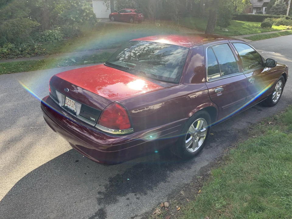 2011 Ford Crown Victoria - Image 11 of 31