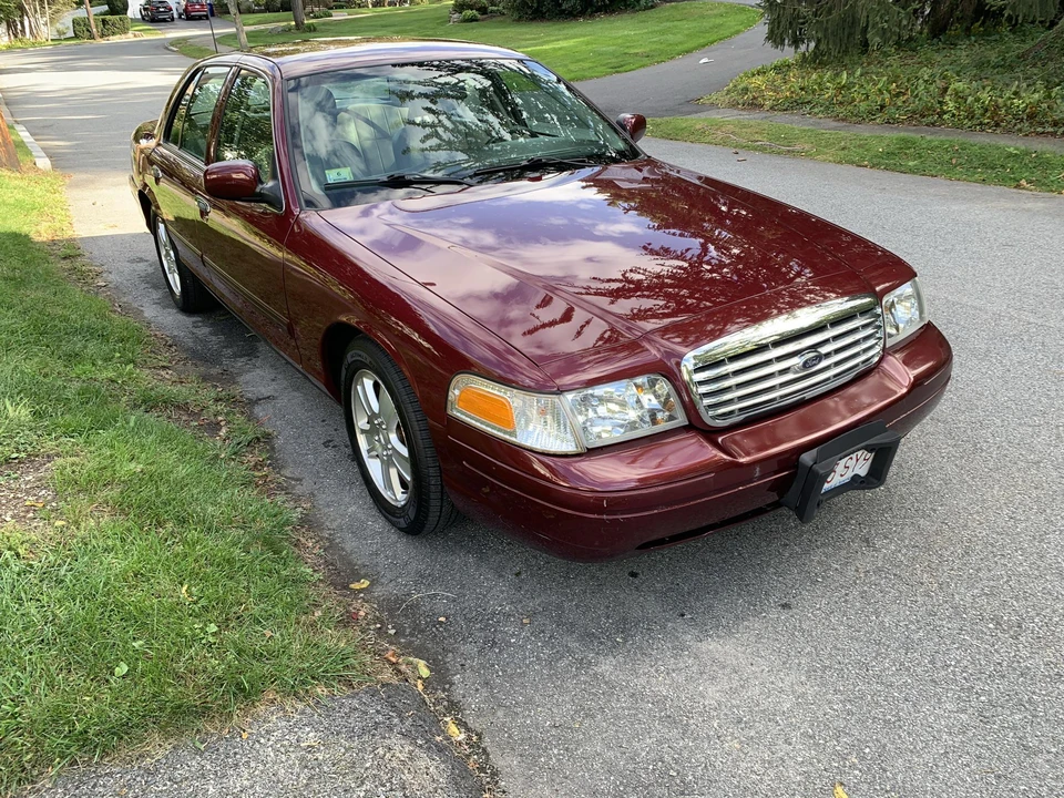 2011 Ford Crown Victoria - Image 13 of 31