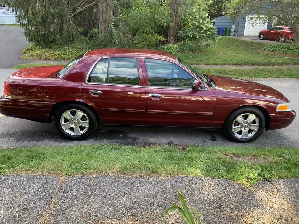 2011 Ford Crown Victoria - Image 12 of 31