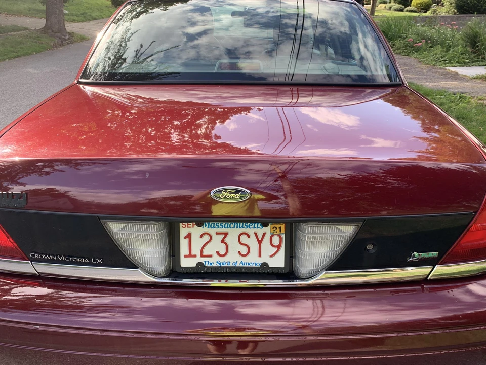 2011 Ford Crown Victoria - Image 25 of 31