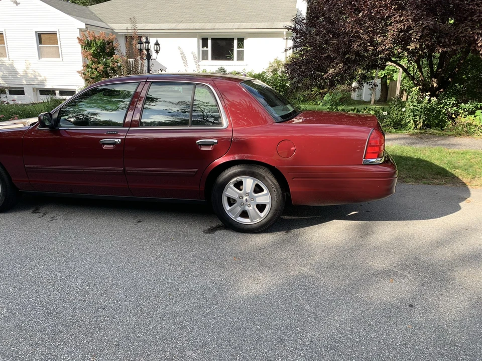 2011 Ford Crown Victoria - Image 22 of 31