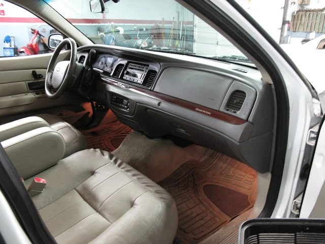 2011 Ford Crown Victoria - Image 6 of 21