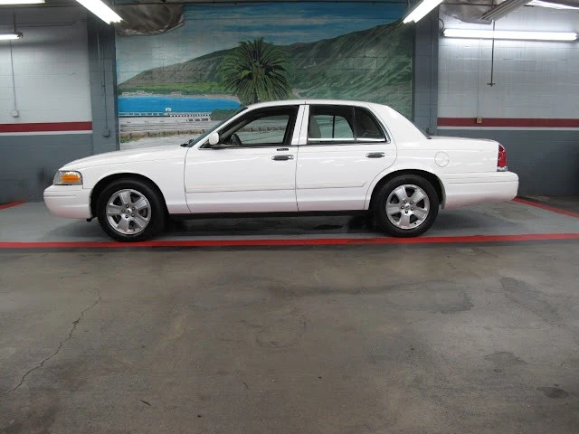 2011 Ford Crown Victoria - Image 3 of 21