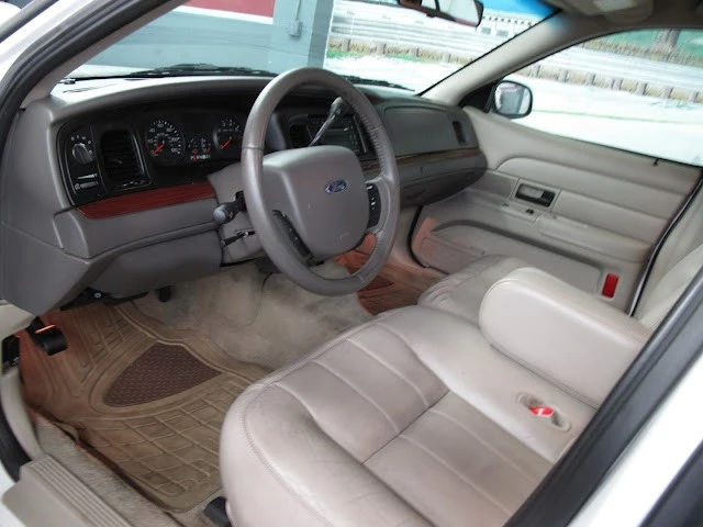 2011 Ford Crown Victoria - Image 2 of 21
