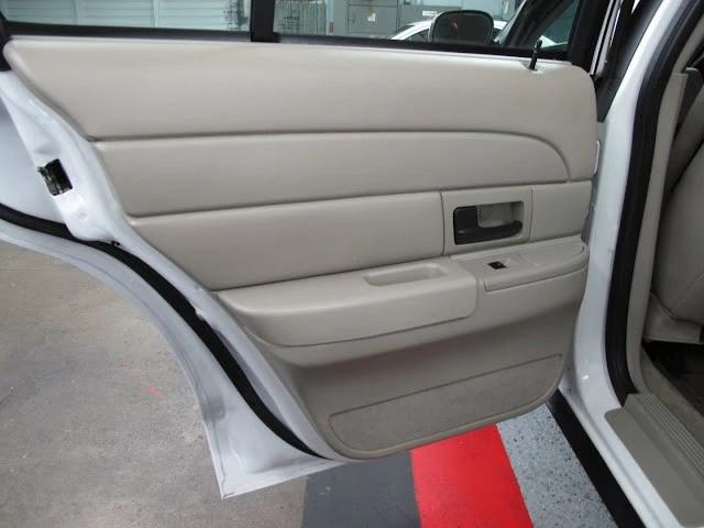 2011 Ford Crown Victoria - Image 15 of 21