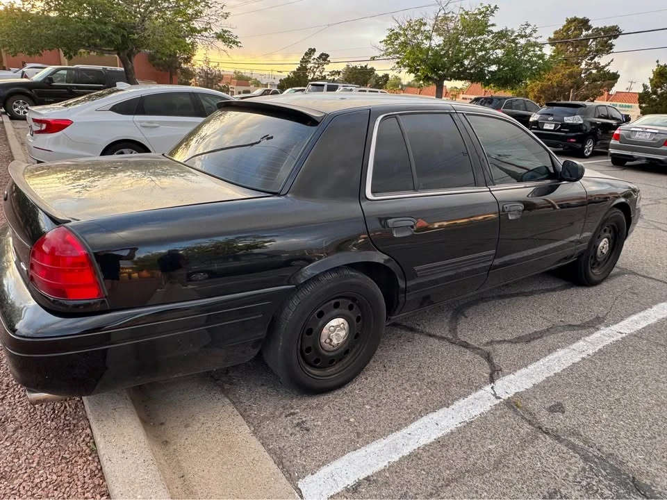 2011 Ford Crown Victoria - Image 2 of 17