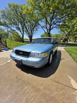 2011 Ford Crown Victoria LX Sedan 4D