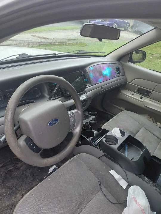 2011 Ford Crown Victoria - Image 2 of 3