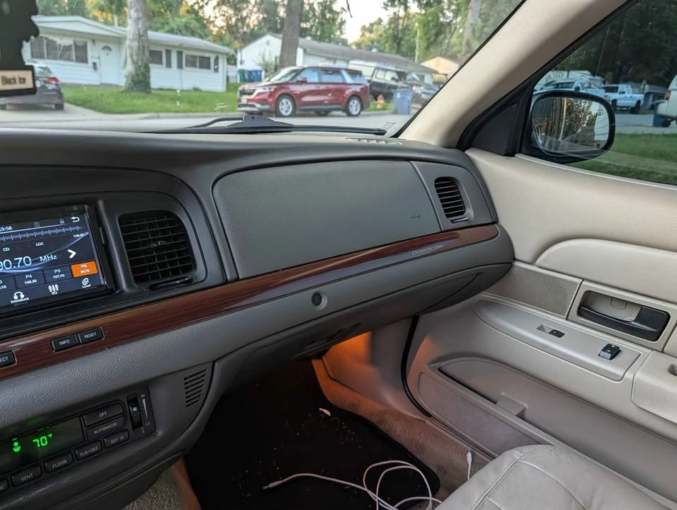 2011 Ford Crown Victoria - Image 14 of 20