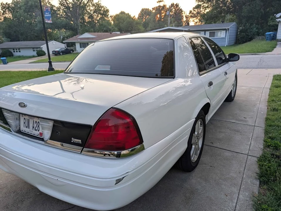 2011 Ford Crown Victoria - Image 6 of 20