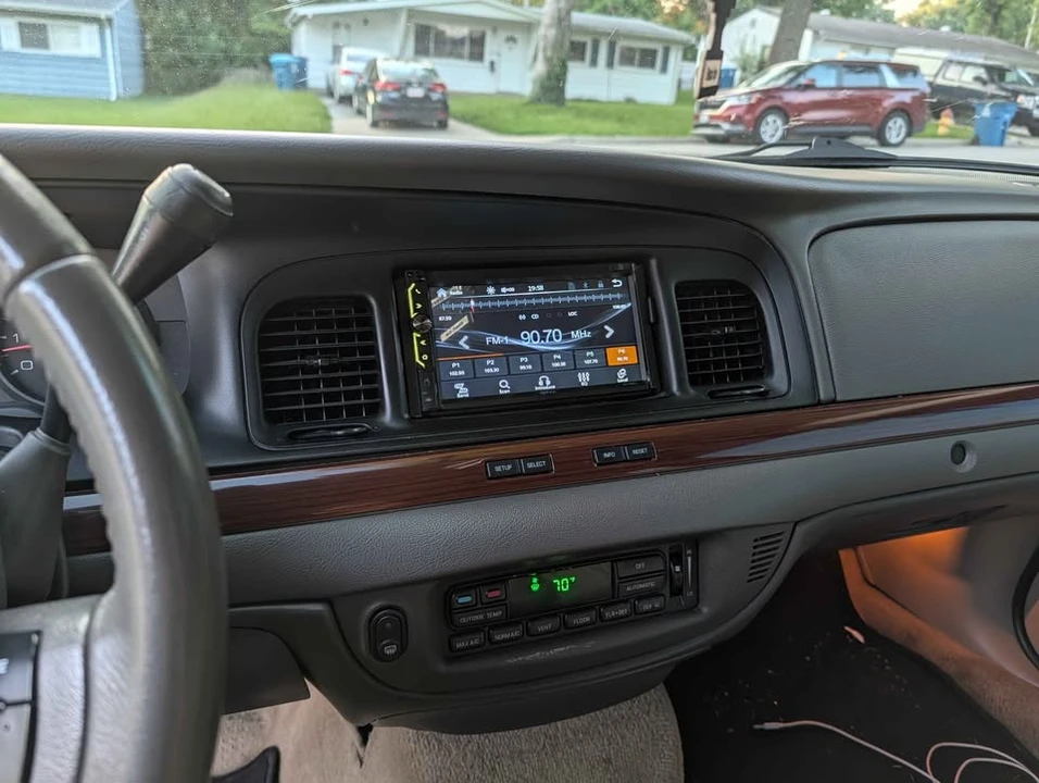 2011 Ford Crown Victoria - Image 13 of 20