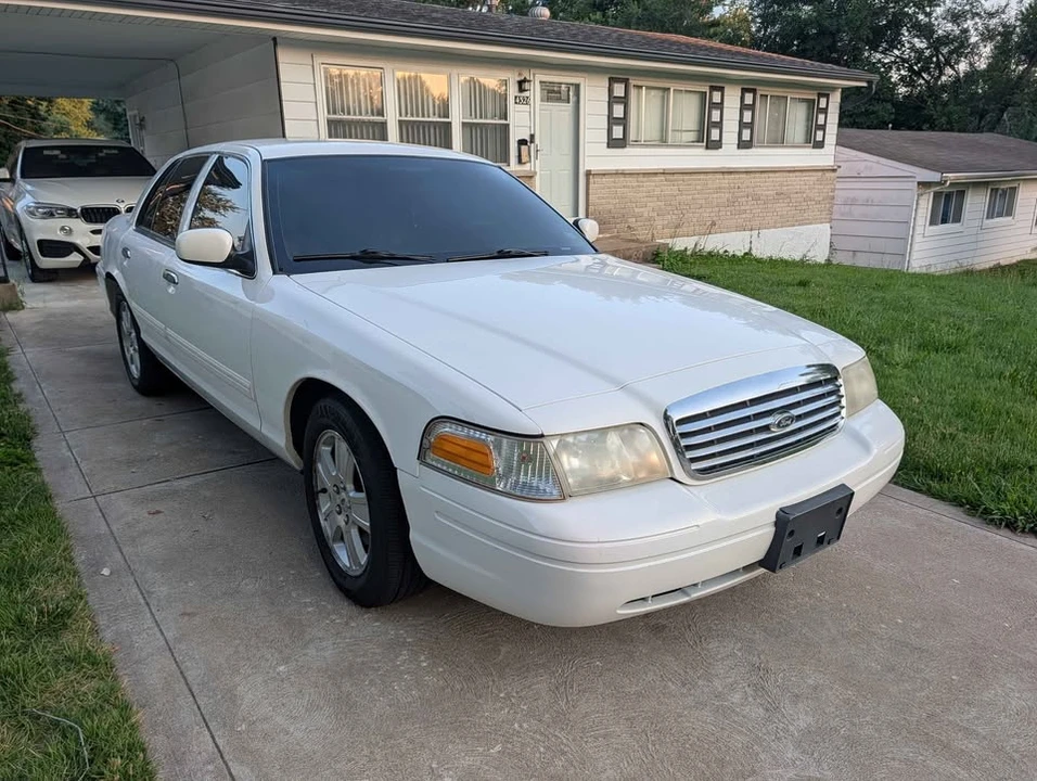 2011 Ford Crown Victoria - Image 8 of 20