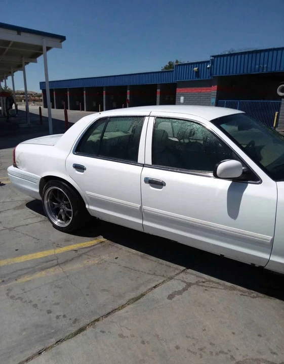 2011 Ford Crown Victoria - Image 4 of 4