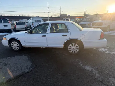2011 Ford Crown Victoria - Image 2 of 15